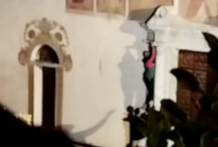 Il secondo tentativo di arrampicata sul cornicione della chiesa di Saint-Étienne ad Aosta