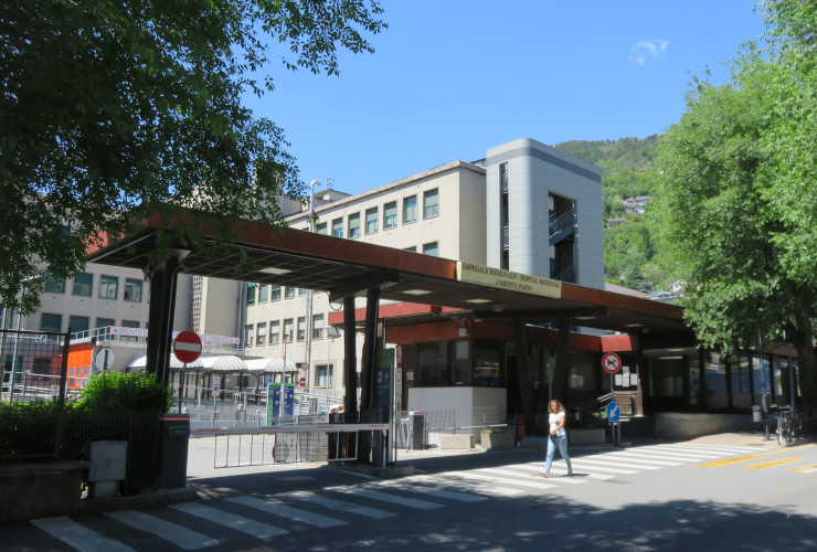 L'ingresso dell'ospedale 'Parini' di Aosta