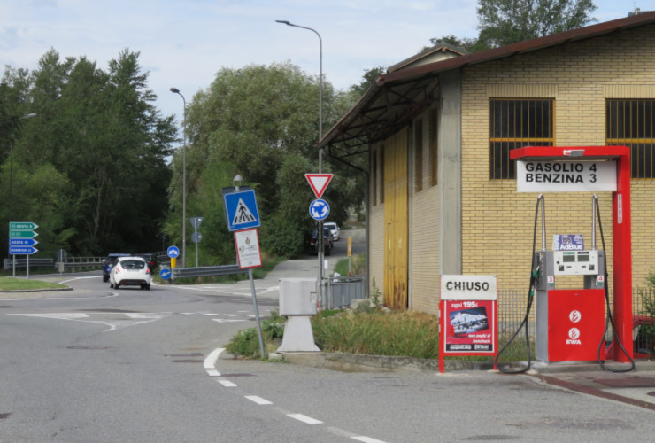 Una delle pompe di carburante del distributore Ewa a Chambave