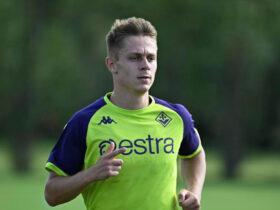 Hans Nicolussi Caviglia durante il suo primo allenamento con la Fiorentina