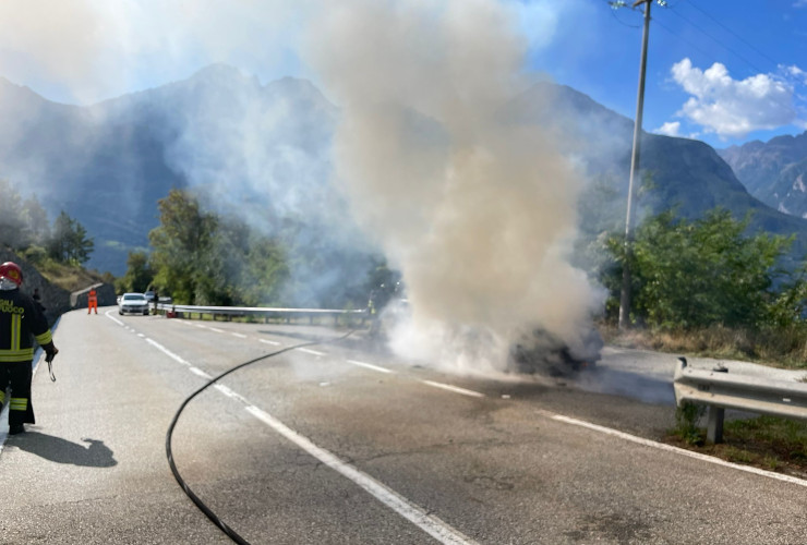L'incendio sulla sr 11 di Verrayes