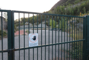 L'ingresso della discarica di Pompiod