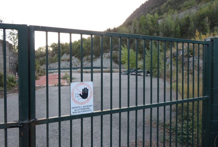 L'ingresso della discarica di Pompiod