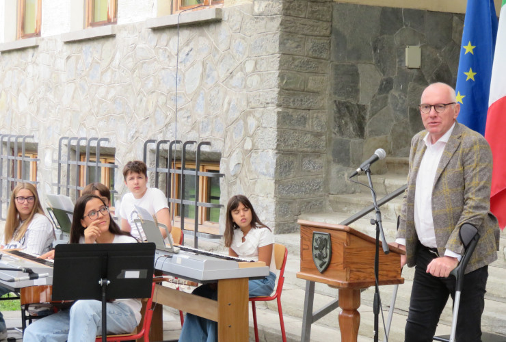 Il presidente della Regione; Renzo Testolin, che ha concluso la cerimonia di inaugurazione dell'anno scolastico