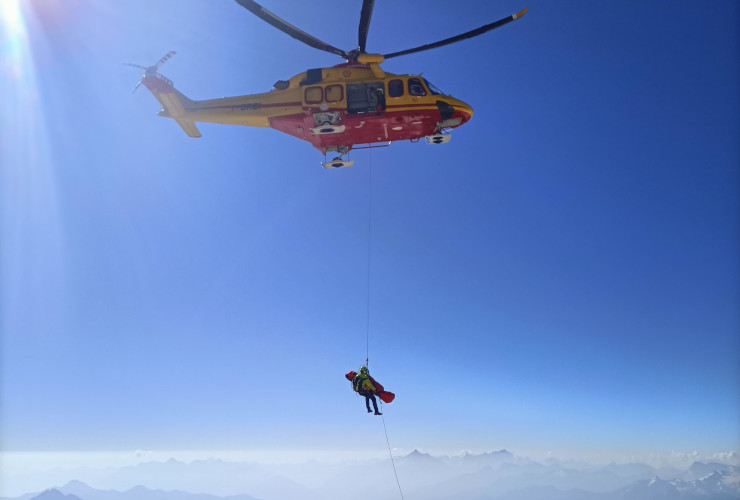 Un recupero del Soccorso alpino valdostano con l'elicottero