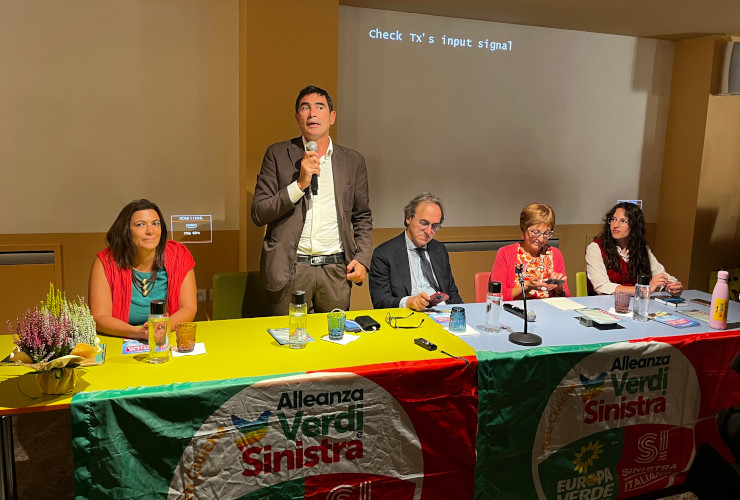 Nicola Fratoianni durante il suo intervento ad Aosta