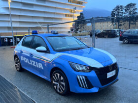 Un'auto della Polizia ad Aosta