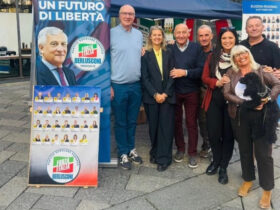 Elena Vittaz, tra Pierluigi Marquis e Silvestro Mancuso, durante la campagna elettorale
