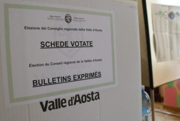 Un'urna per le elezioni del Consiglio regionale della Valle d'Aosta (scheda verde)