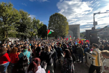 Il presidio della Cgil per Gaza in piazza Arco d'Augusto ad Aosta
