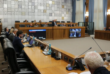 L'inizio della riunione straordinaria del Consiglio Valle sul bilancio consolidato