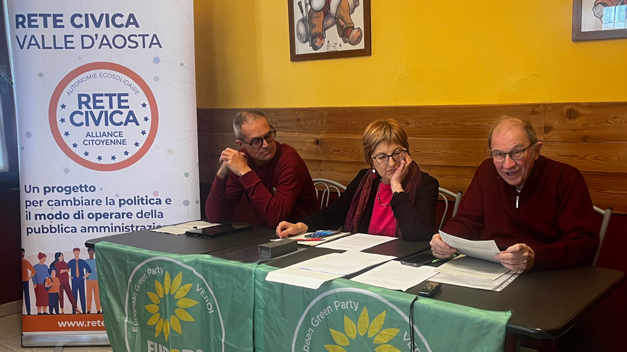 Massimiliano Kratter, Chiara Minelli ed Elio Riccarand di AVS - Rete Civica VdA