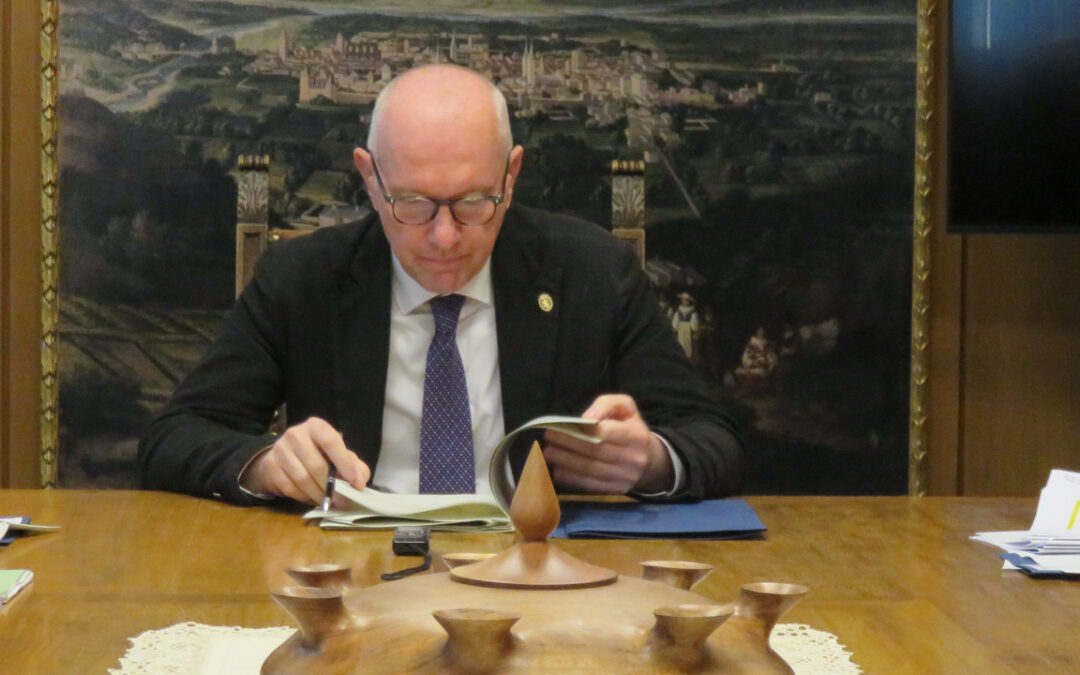 Pubblico il parere di Enrico Grosso sui limiti di mandato: «Testolin e Bertschy rieleggibili»