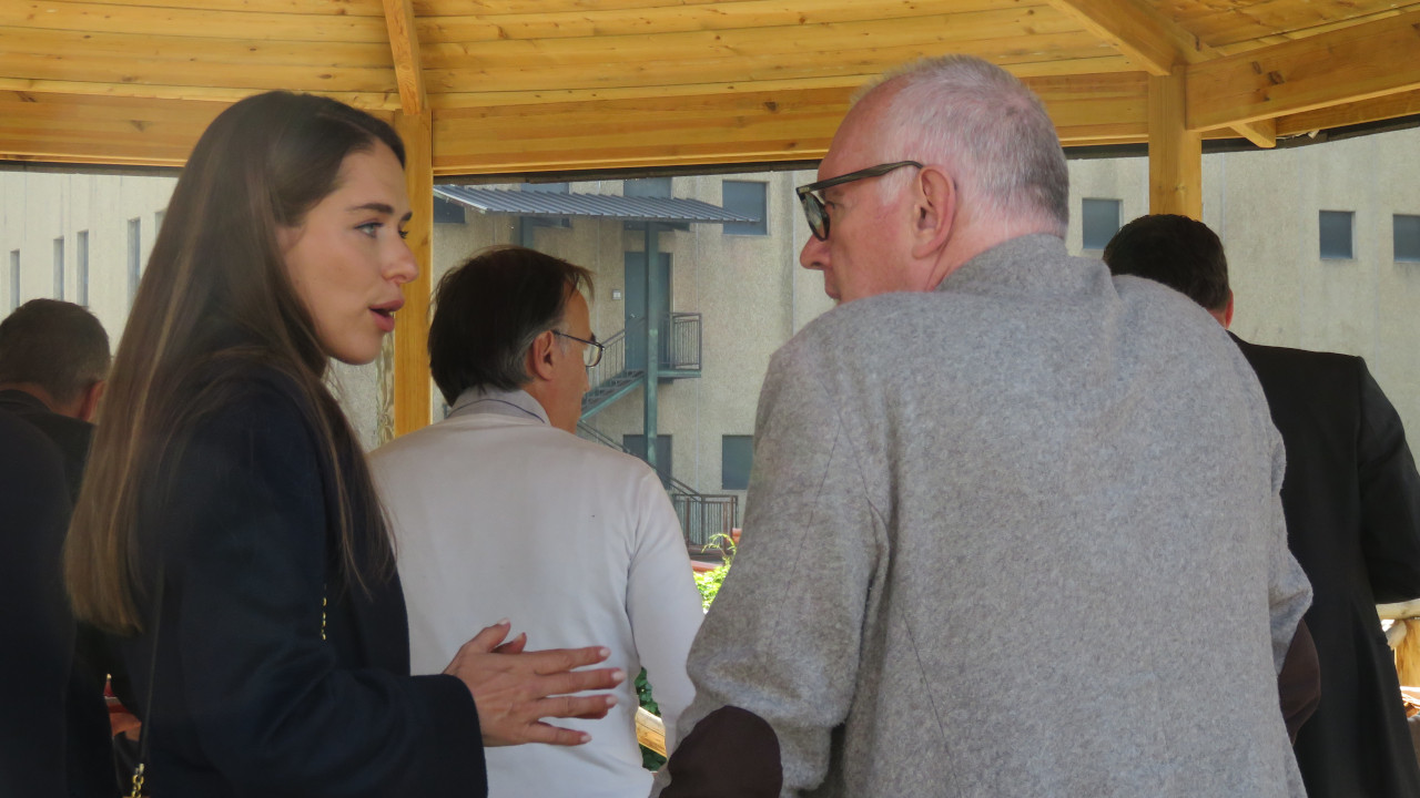Elena Airoldi dialoga con Renzo Testolin