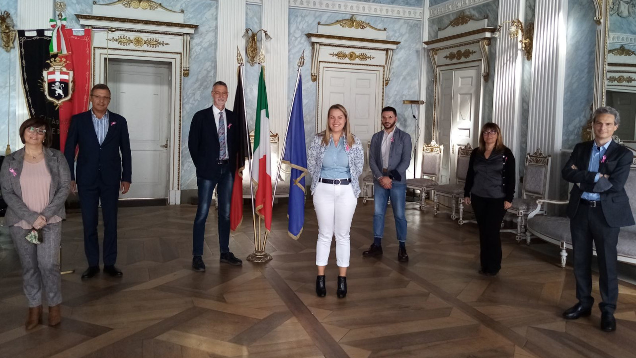 La foto ufficiale della Giunta Nuti del 2020: Clotilde Forcellati, Corrado Cometto, Loris Sartore, Josette Borre, Samuele Tedesco, Alina Sapinet e Gianni Nuti