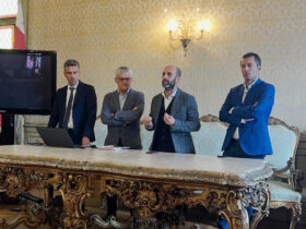 Michele Rabino, responsabile dello Sviluppo infrastrutture Area nord ovest di Rfi, Luigi Bertschy, assessore ai trasporti della Regione Valle d'Aosta, Matteo Chiantore, sindaco di Ivrea e Marco Gabusi, assessore ai trasporti della Regione Piemonte