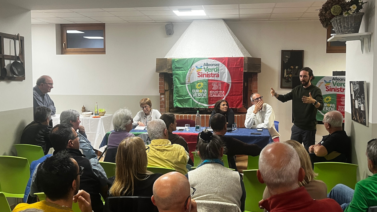 Andrea Campotaro durante l'analisi della questione dei voti contestati