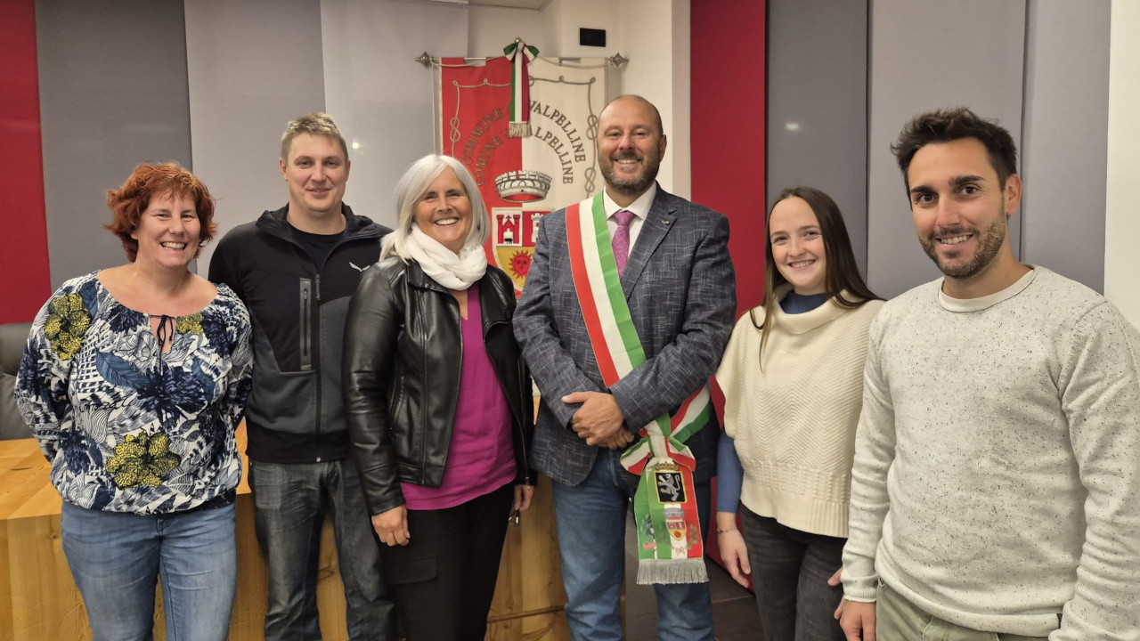 La nuova Giunta comunale di Valpelline, con al centro il sindaco Maurizio Lanivi