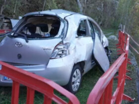 L'auto caduta nel torrente 'Savara' tra Villeneuve ed Introd