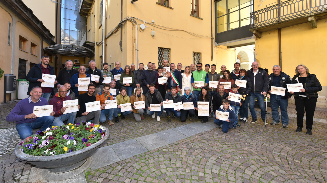 Il gruppo dei premiati al Concorso mieli 2025