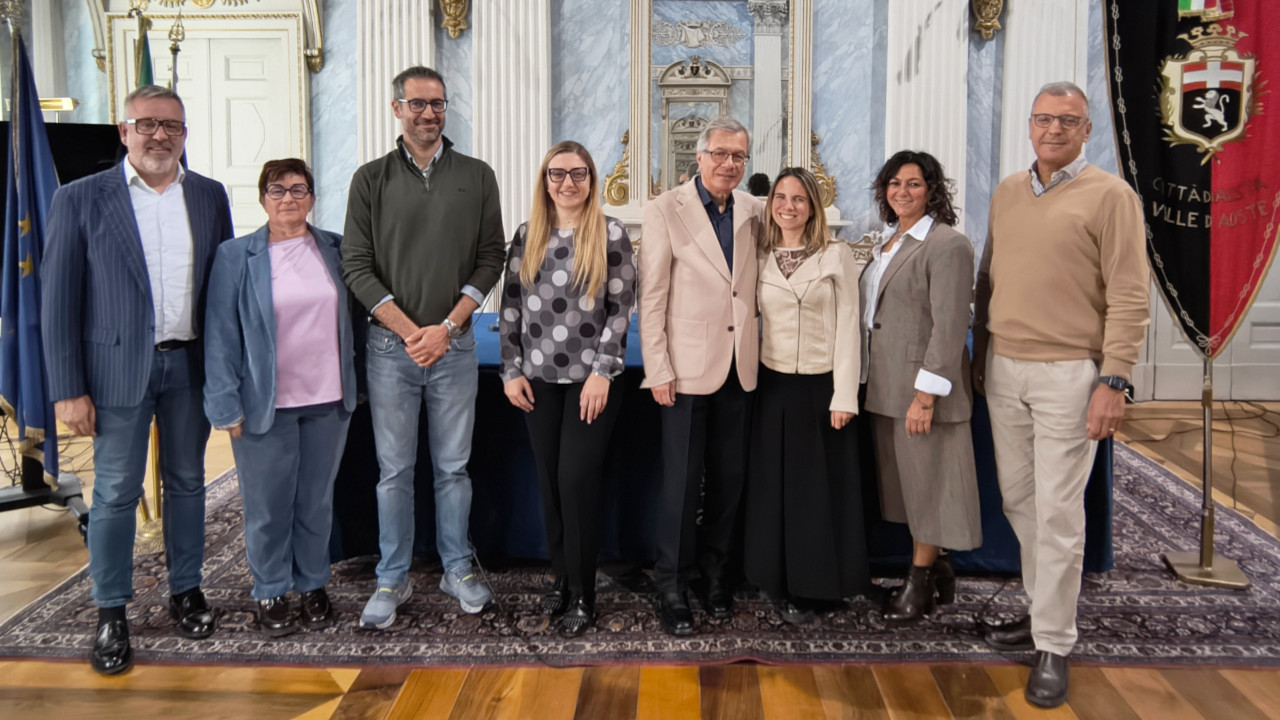La nuova Giunta del Comune di Aosta, Luca Tonino, Alina Sapinet, Marco Gheller, Cecilia Lazzarotto, Raffaele Rocco, Valeria Fadda, Simonetta Salerno e Corrado Cometto