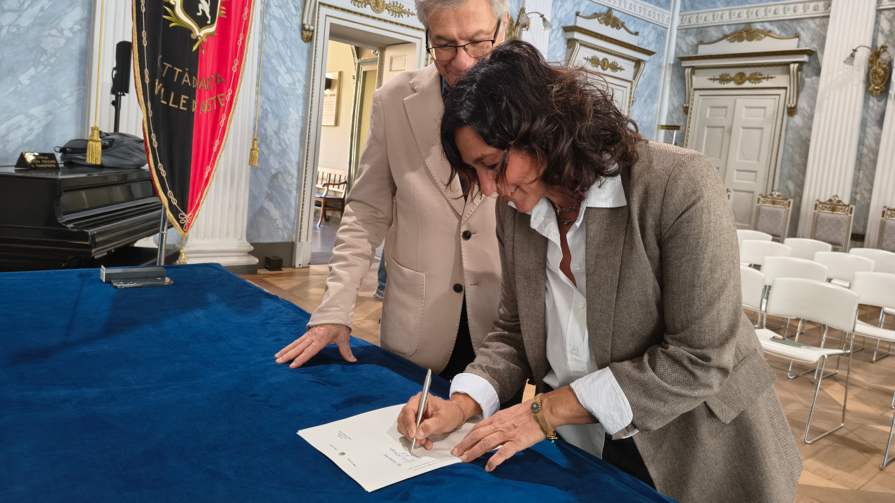 Simonetta Salerno firma l'accettazione dell'Assessorato comunale allo sviluppo economico, attività produttive e attrattività urbana