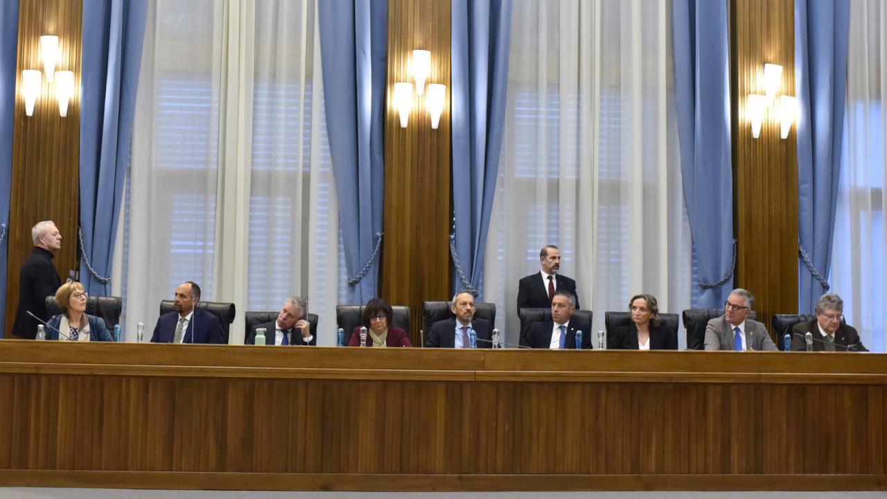 I consiglieri regionali di AVS - Rete Civica VdA, del Partito Democratico ed alcuni dell'Union Valdôtaine