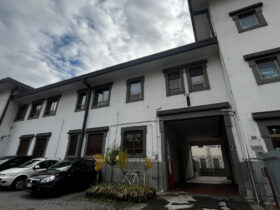 L'ingresso del palazzo ex Sip di Aosta, dove operano i lavoratori di TeleContactCenter