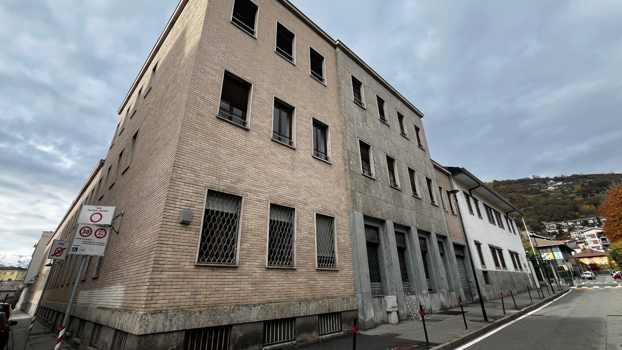 Il retro del palazzo ex Sip di Aosta