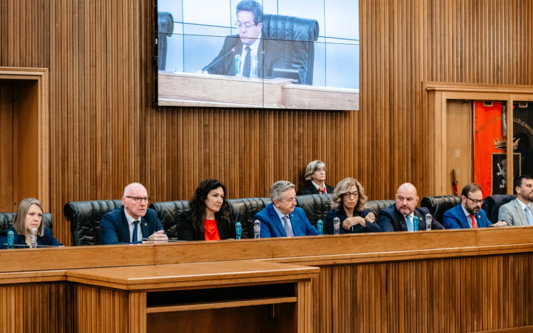 L’Union Valdôtaine apre ai moderati: oltre che con AdC Renzo Testolin tratta anche con PD e FI