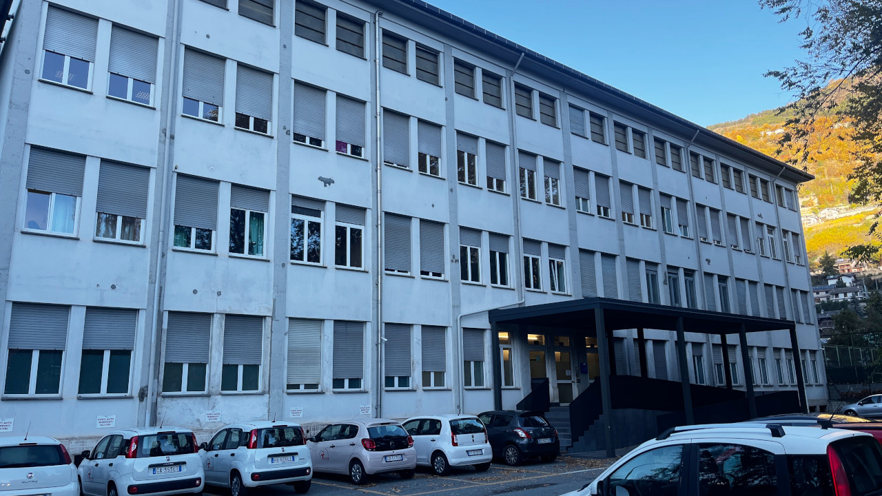 Il palazzo dell'ex maternità di Aosta, che ospita il reparto ospedaliero di psichiatria