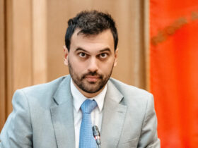 Marco Carrel durante la prima riunione del nuovo Consiglio Valle