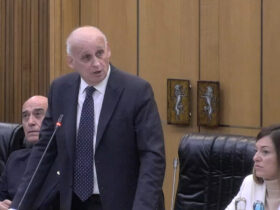 Alberto Zucchi in Consiglio Valle mentre pone la questione pregiudiziale