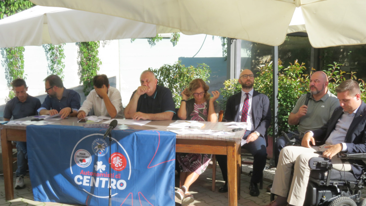 Una conferenza stampa dello scorso settembre degli Autonomisti di Centro