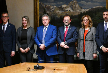 I presidenti delle Commissioni con il presidente del Consiglio Valle: Corrardo Jordan. Josette Borre, Marco Viérin, Stefano Aggravi, Luisa Trione e Marco Sorbara