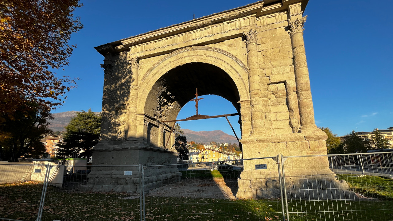 L'Arco d'Augusto dopo i 15 mesi di lavori di ristrutturazione
