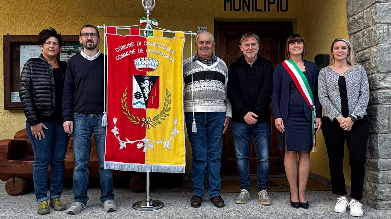 La sindaca di Champdepraz. Monica Cretier, con la sua nuova Giunta