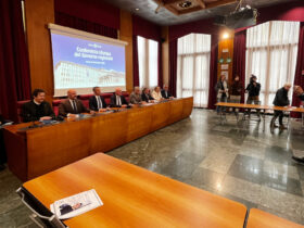 Emanuele Burzio scatta una foto alla Giunta regionale durante la prima conferenza stampa