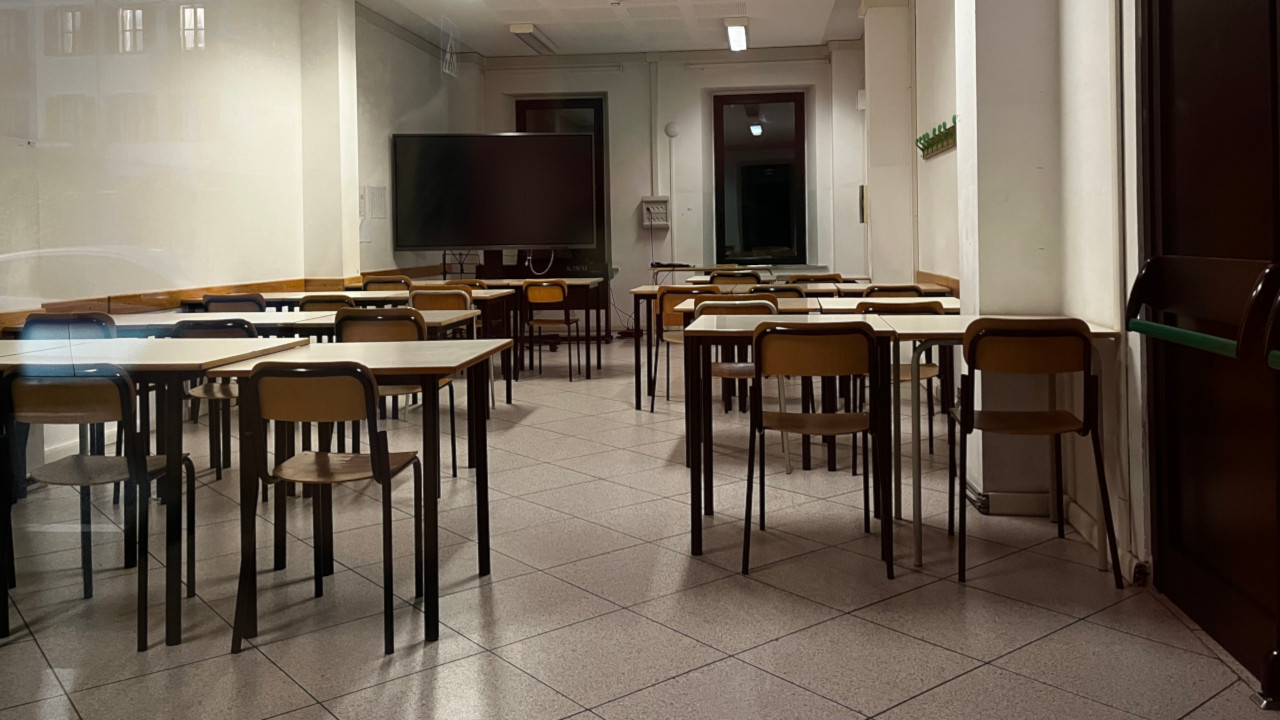 Un'aula di una scuola di Aosta