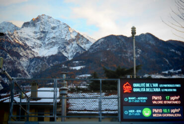 Gli impianti di misurazione della qualità dell'aria, in piazza Plouves ad Aosta