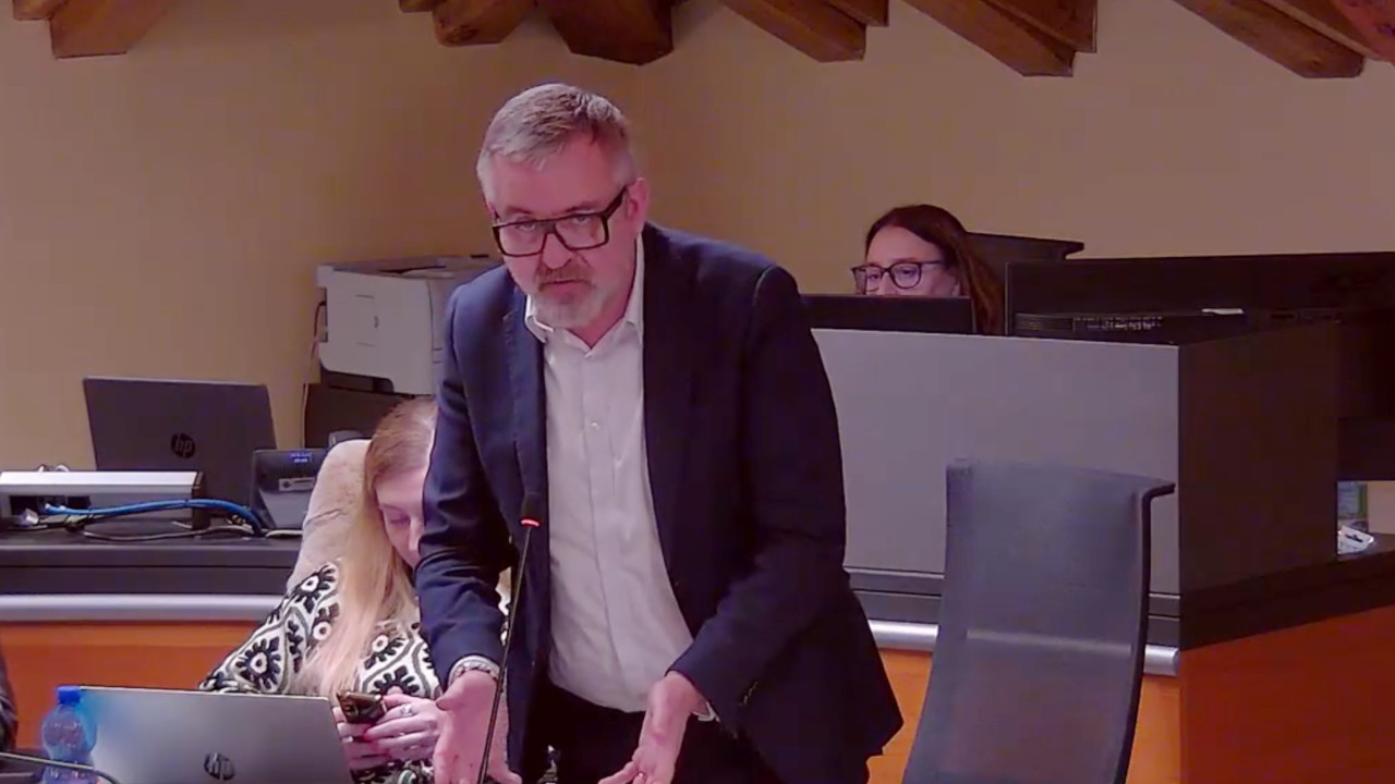 L'assessore Luca Tonino in Consiglio comunale ad Aosta