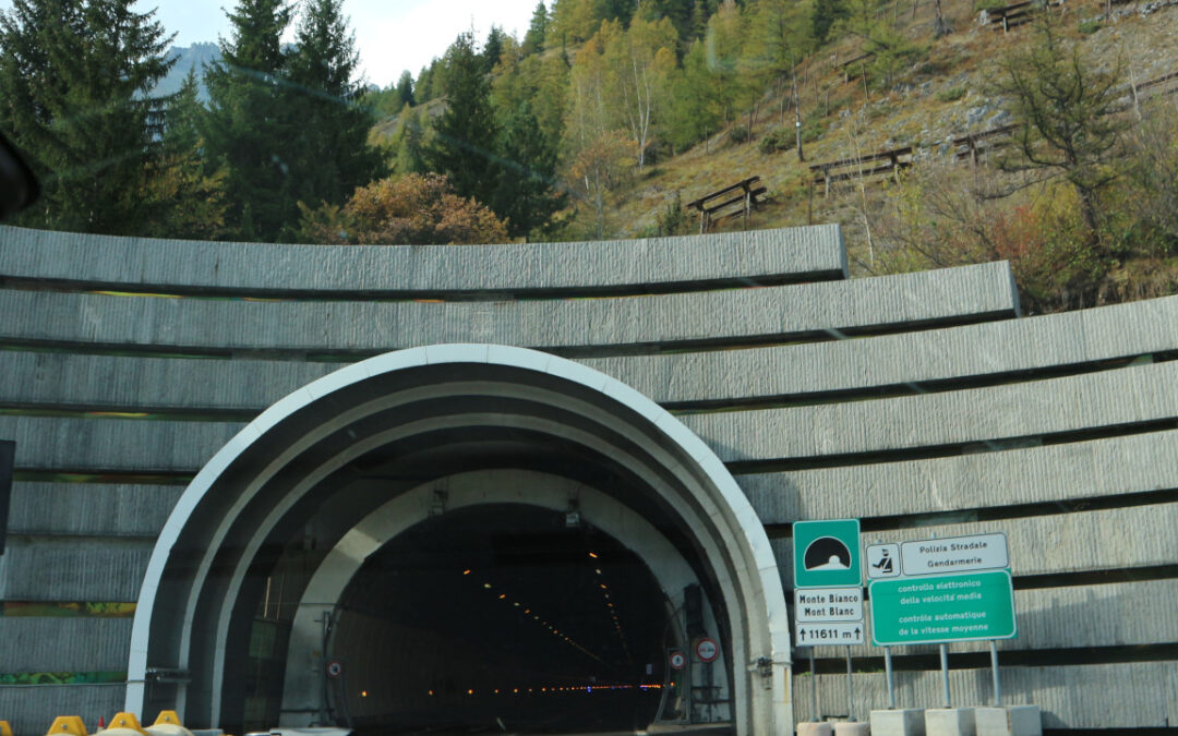 Il traforo del Monte Bianco in Consiglio Valle tra ipotesi di raddoppio e valutazioni sulle chiusure