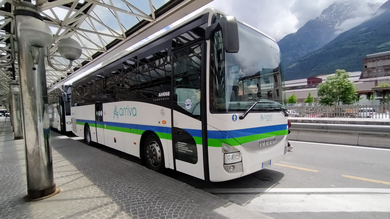 Un autobus di Arriva all'autostazione di Aosta