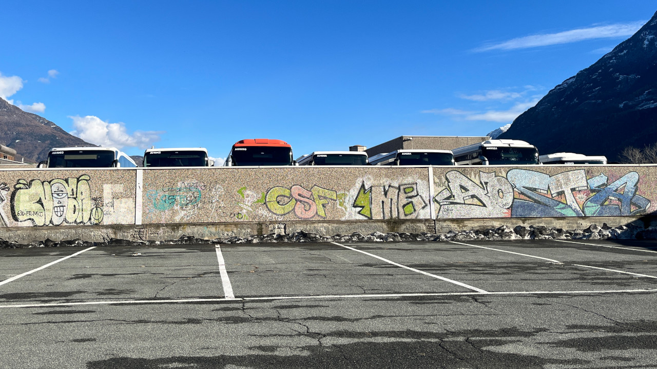 Gli autobus fanno capolino dal deposito di Arriva