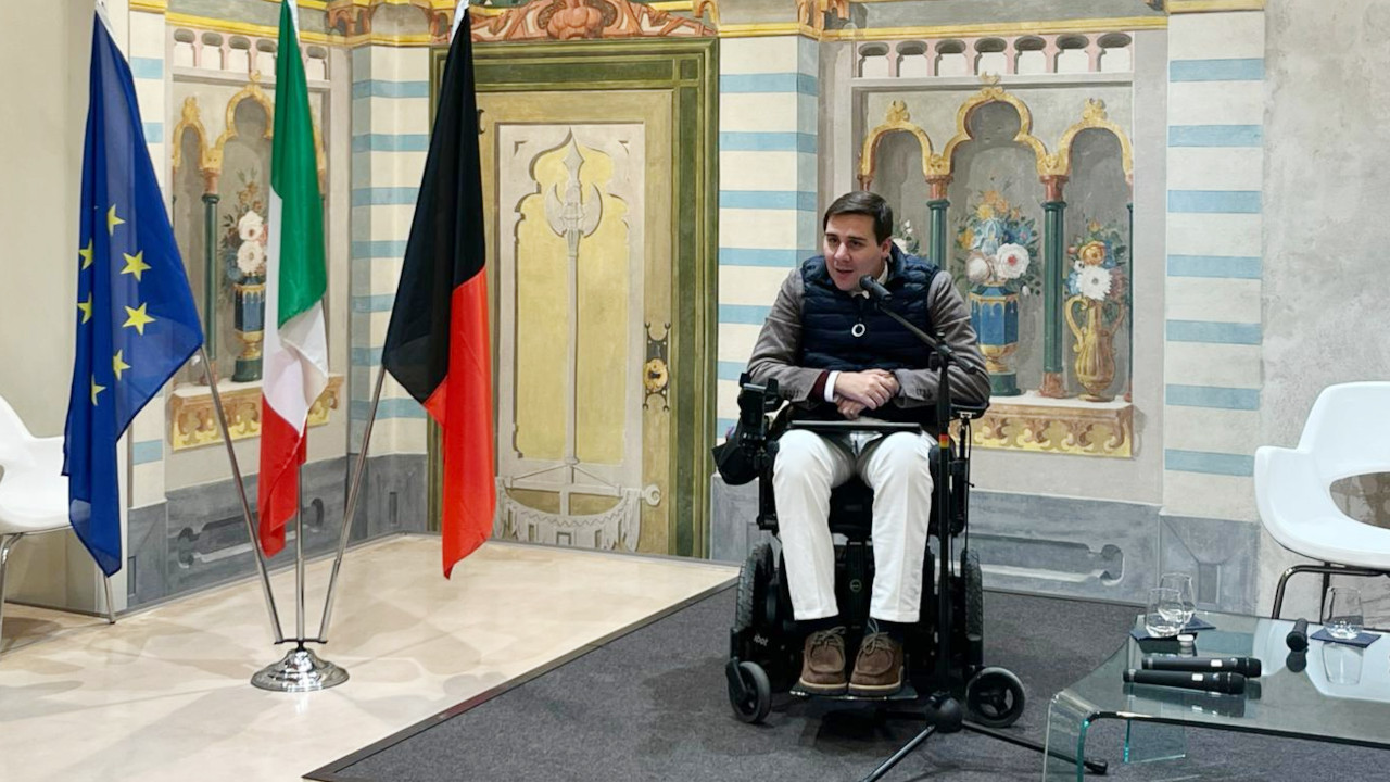 L'assessore regionale Leonardo Lotto durante il suo intervento a 'La montagna al centro'