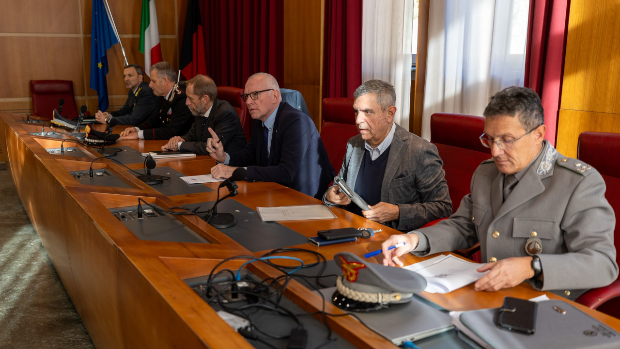 Il tavolo della riunione del Cosp di martedì 9 dicembre, presieduto da Renzo Testolin