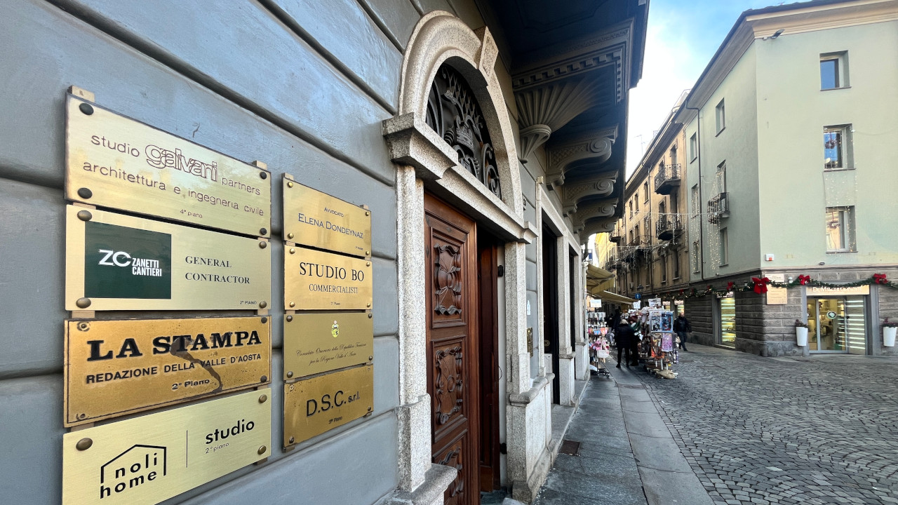 La sede della redazione di Aosta della Stampa