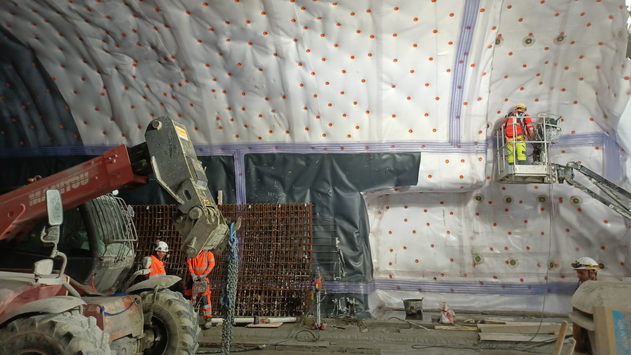 I lavori di impermeabilizzazione sulla volta del Traforo del Monte Bianco