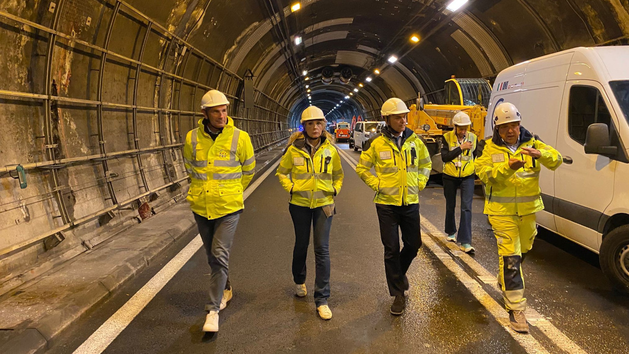 Il vice ministro alle infrastrutture Edoardo Rixi in visita al cantiere del Traforo del Monte Bianco accompagnato dalla senatrice Nicoletta Spelgatti e dall'ex consigliere comunale di Aosta Sergio Togni