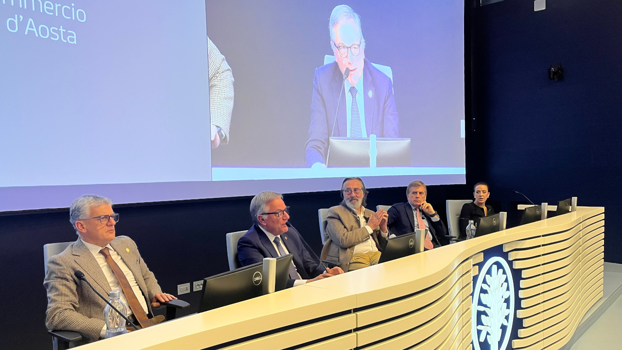 La tavola rotonda svolta durante l'assemblea generale 2025 dell'Adava